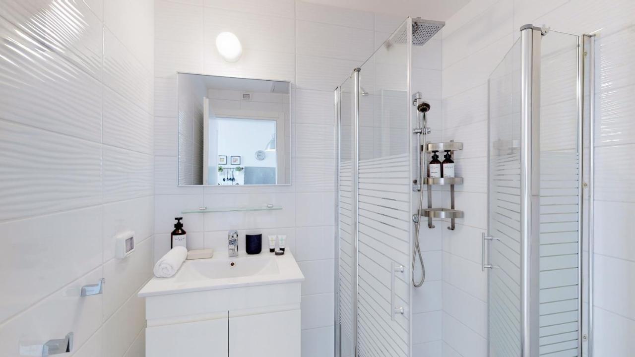 Stylish 1Br Flat For 4 Ppl In Allenby By Holyguest Tel Aviv Buitenkant foto