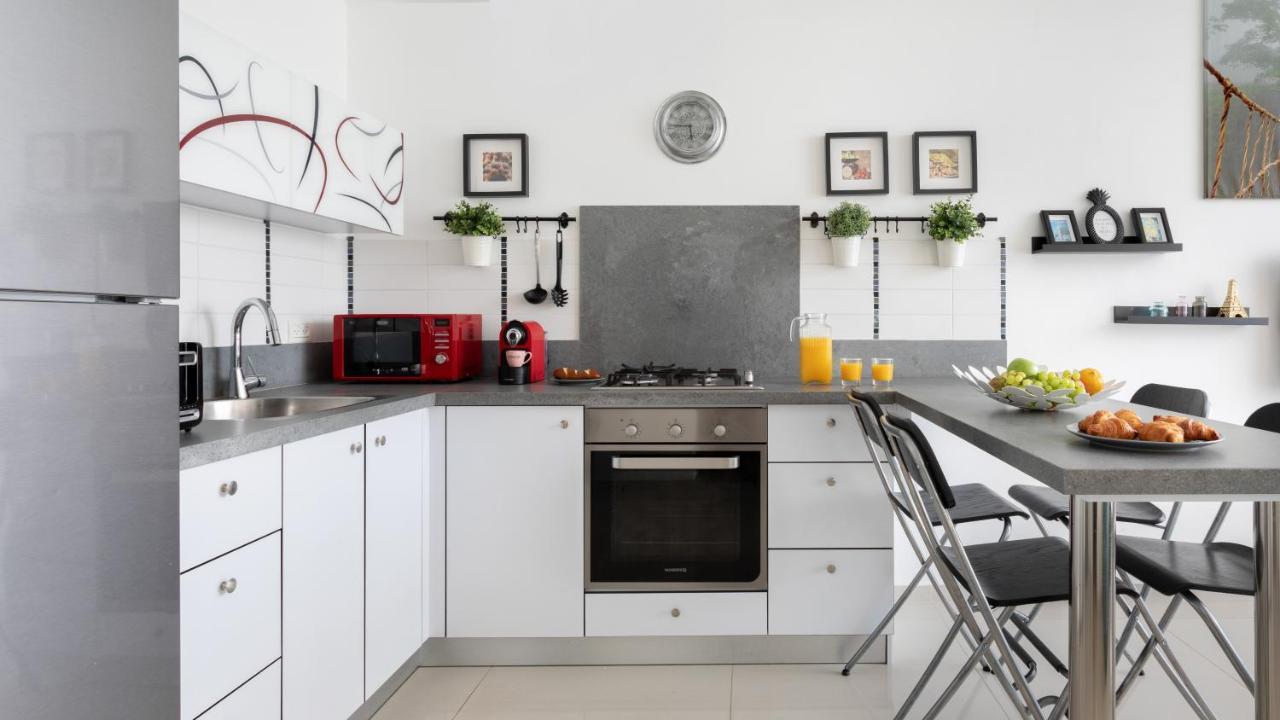Stylish 1Br Flat For 4 Ppl In Allenby By Holyguest Tel Aviv Buitenkant foto