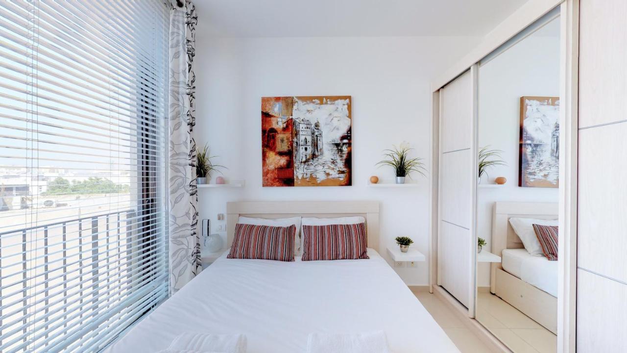 Stylish 1Br Flat For 4 Ppl In Allenby By Holyguest Tel Aviv Buitenkant foto